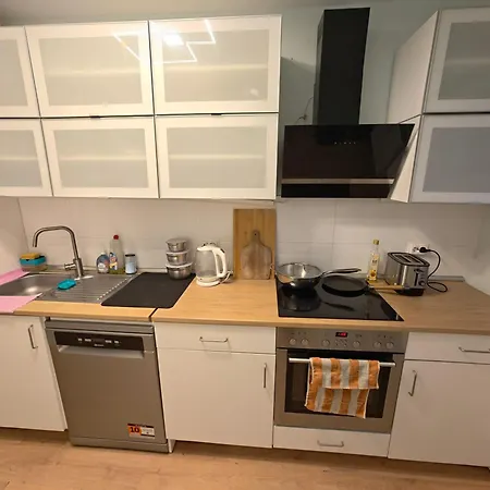 Modern 2-bedroom With Balcony Near Duesseldorf And Cologne شقة